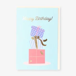 Biglietto di compleanno con regali impilati
