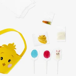 Caramelle nel cestino di feltro a forma di pulcino di Pasqua