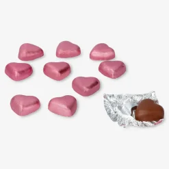 Cuori di cioccolato al latte in rete con ripieno di crema al latte