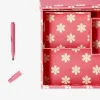 Ordine da scrivania floreale rosa con planner e pennarello